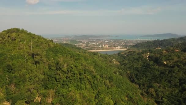 Vista dall'alto del mare trasparente azzurro chiaro con sabbia bianca — Video Stock