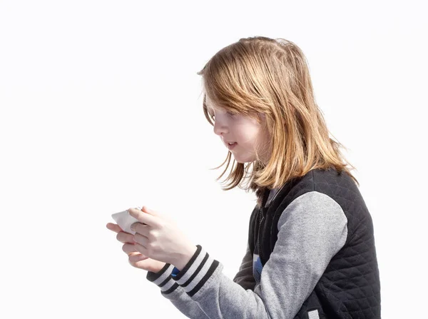 Мальчик Длинной Палкой Играет Игры Мобильном Телефоне — стоковое фото