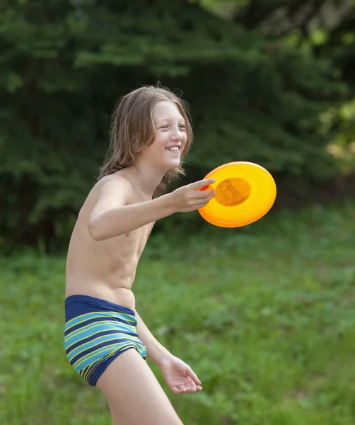 Portret Van Een Gelukkige Jongen Badmode Openlucht — Stockfoto