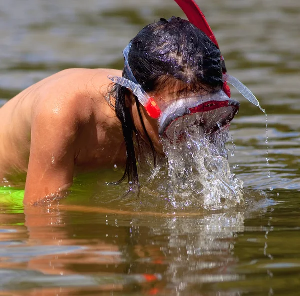 Jongen Met Lang Haar Dragen Van Een Duikbril Snorkel — Stockfoto