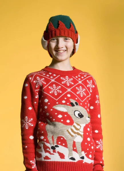 Retrato Menino Com Cabelo Loiro Camisola Vermelha Natal — Fotografia de Stock