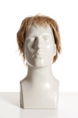 Beyaz peruk ile manken erkek baş