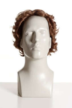 Beyaz peruk ile manken erkek baş