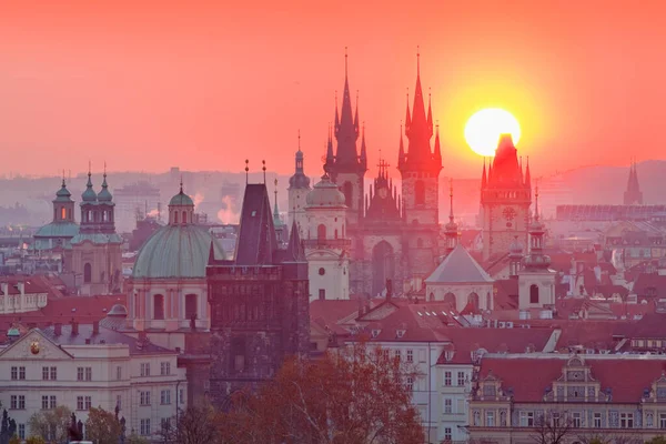 Çek Cumhuriyeti, Prag - Gündoğumunda Eski Şehrin Kuleleri