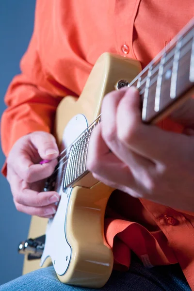 Dedos Guitarrista Tocando Guitarra Eléctrica —  Fotos de Stock