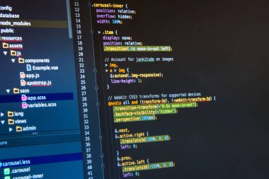 Kod düzenleyicisinde, bilgisayar ekranındaki geliştirme web CSS3