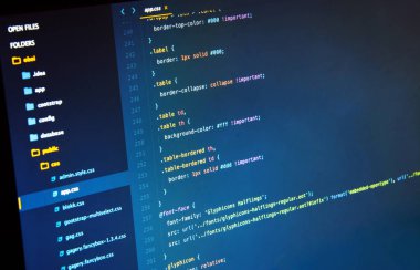 Kod düzenleyicisinde, closeup mavi zemin üzerine CSS3 kodu yapmak