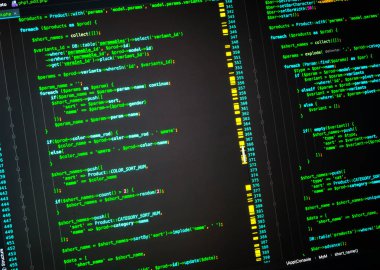PHP dili kullanarak site geliştirme web, koyu arka plan satırlarında kodlama php yeşil