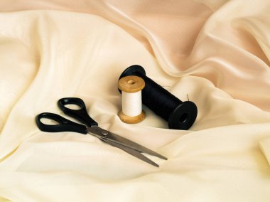 Siyah makas ve bej Tekstil, makro çekim, dikiş kavramı konu