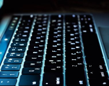 Laptop klavye aydýnlatma, yan oda, yakın çekim