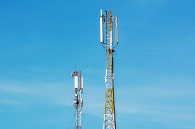 İletişim cep telefonu antenler ile büyük kulesi. 4,5 g ve 4g cep site, Telekom telsiz kulesi veya cep telefonu baz istasyonu