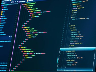 Html ve Css kodu ile bir bilgisayar ekranında Close-up