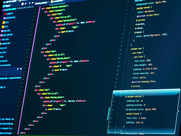 Html ve Css kodu ile bir bilgisayar ekranında Close-up