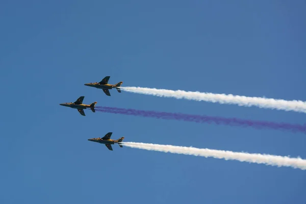 Ντόχα Κατάρ Δεκ 2018 Τρία Αεροσκάφη Hawk Ajt Πετώντας Δίπλα — Φωτογραφία Αρχείου