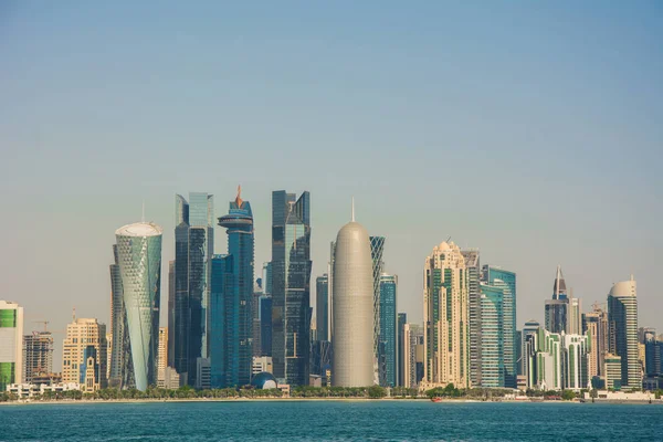 Skyline Urbano Futurista Doha Maior Cidade Estado Árabe Qatar Paisagem — Fotografia de Stock