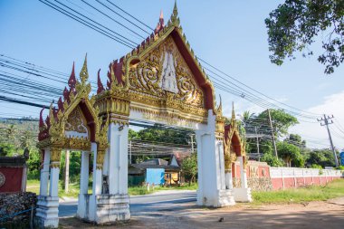 Koh Samui, Tayland kırmızı tapınağa (Wat Sila Ngu) güzel gates