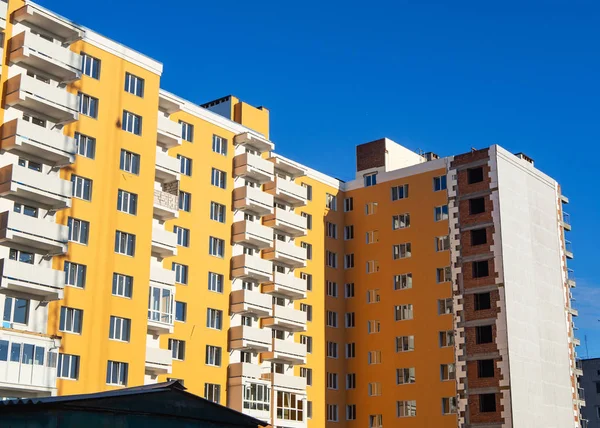 Yeni çok katlı binanın dış cephe ısı yalıtımı