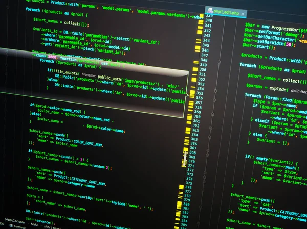 Kod düzenleyicisinde, portre, Site web geliştirme koyu mavi zemin üzerine yeşil php kodu