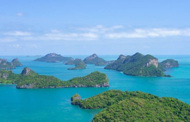 Angthong ulusal deniz parkı. Grup Andaman Denizi, Tayland güney kesiminde'adasının üzerinde havadan görünümü