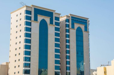 Pencere iki benzer beton binalarla