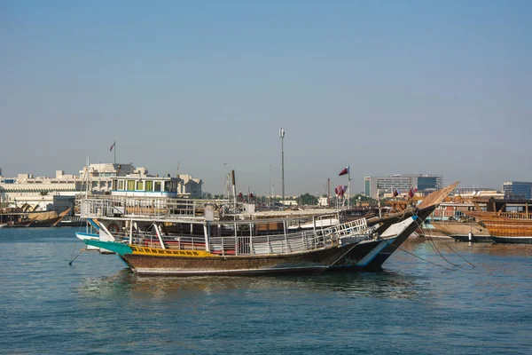 Jalibut traditionnel boutre bateaux dans le golfe Arabo-Persique pour la pêche a — Photo