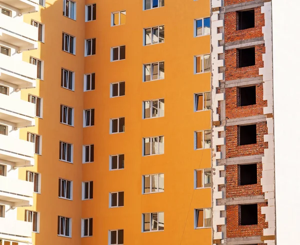 Fasad arbete och isolering av nya bostadsrättslägenhet, närbild — Stockfoto