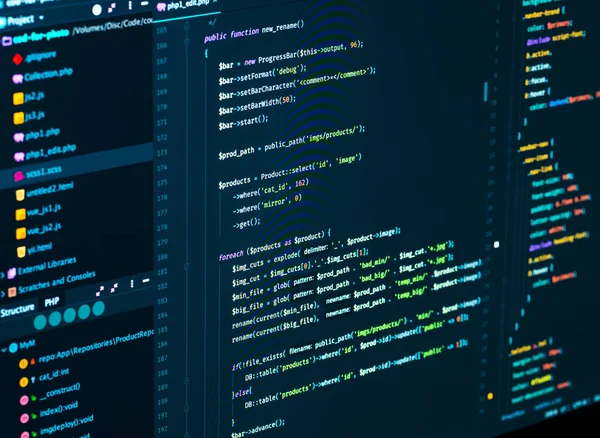 Yazılım kaynak kodu. Programlama kodu. Bilgisayar ekranında css ve php kodunun bölünmesi, yakın çekim