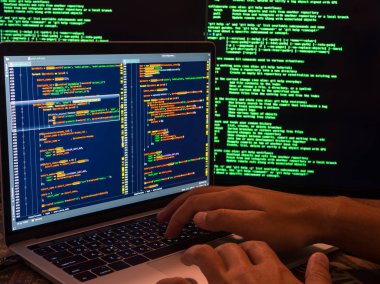 Bilgisayar suç kavramı, kötü amaçlı kod veya virüs programı kullanarak güvenli sistemi ihlal hacker
