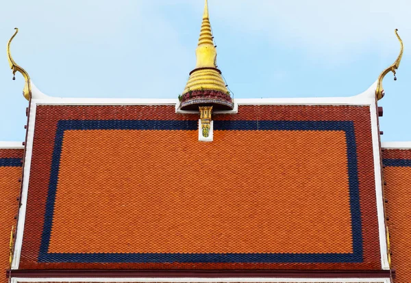 Primer plano del tejado de tample tailandés, espacio para copiar — Foto de Stock