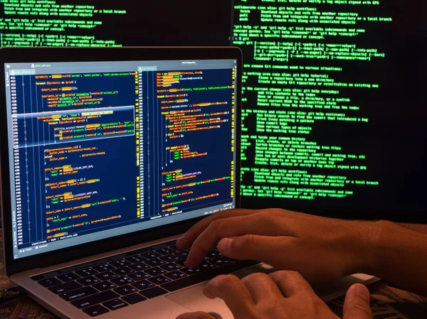 Bilgisayar suç kavramı, kötü amaçlı kod veya virüs programı kullanarak güvenli sistemi ihlal hacker