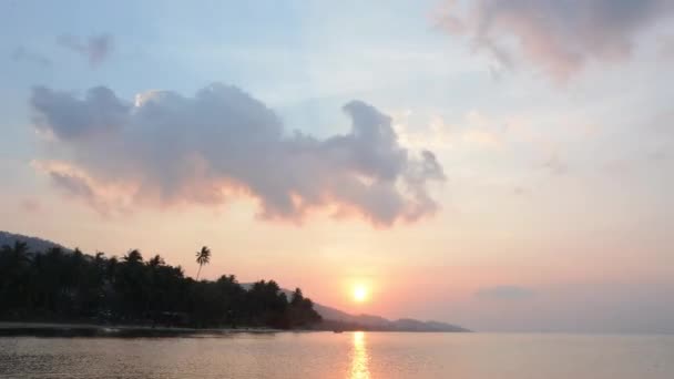 Sun Mountains Sea Shore Palm Trees Timelapse — Stock Video