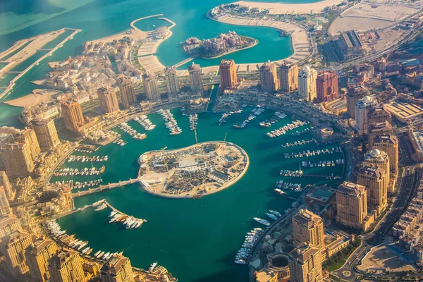 Rich real estate Pearl-Qatar island in Doha through the airplane porthole, aerial view — Stock Photo, Image