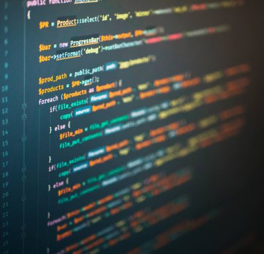 Kod düzenleyicisinde web sitesinin bilgisayar mühendisliği