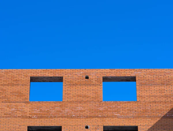 Beton lento ile iki pencere delik inşaat closeup. U