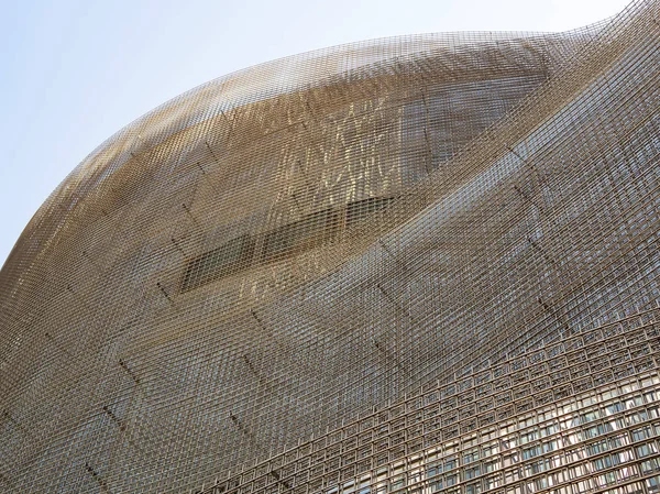 Squelette de gratte-ciel en feuilles de treillis métallique soudé plié sur le chantier de construction — Photo