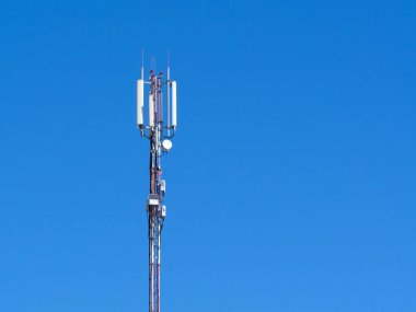 Telekomünikasyon Gsm (4g) kulesinin tepesinde teknoloji