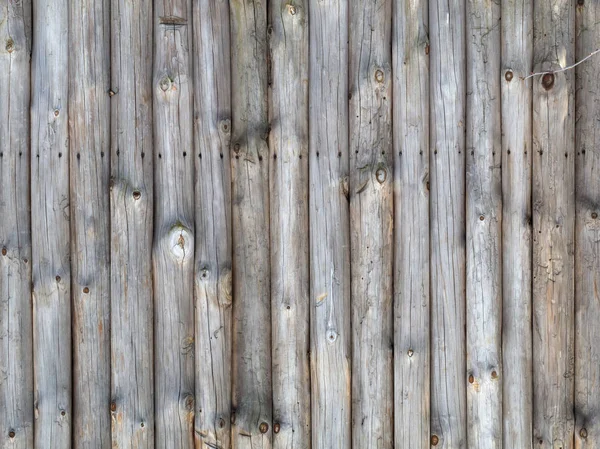 Drewniana ściana z pionowych kłód jako tekstura tła — Zdjęcie stockowe