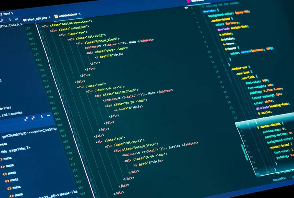 Código HTML y Css del sitio web en el editor. Diseño Web y Desarrollo Web — Foto de Stock