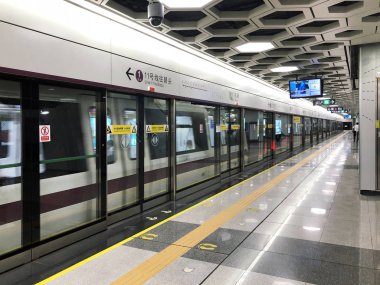 Çin, Shenzhen - 18 Mayıs, 2018. Havaalanı Metro İstasyonu.