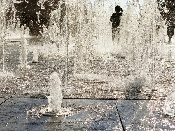 Child Having Fun Dry Fountain Splashes Water Hot Sunny Day — Stock Photo, Image