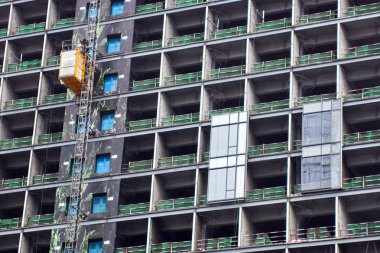 İnşaat alanında. Bina Giydirme cephe inşaat.