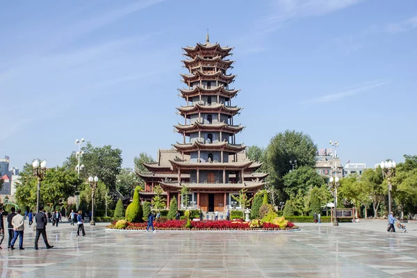 2008年9月16日 穆塔思塔和中央广场的中国传统木石建筑 在阳光明媚的日子里 满居寺是张市的老地标塔 — 图库照片