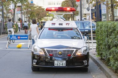 Japon Polis Devriye Arabası Memur Yapıyor