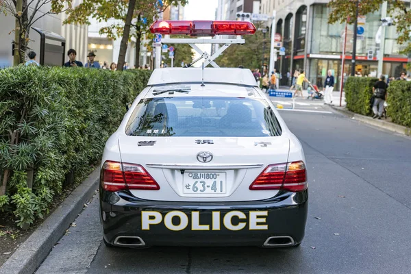 Polícia japonesa patrulha carro está fazendo funcionário público — Fotografia de Stock