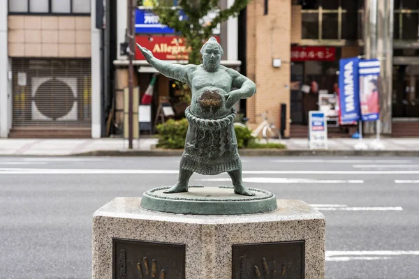 Die Bronzefigur des japanischen Sumoringers — Stockfoto