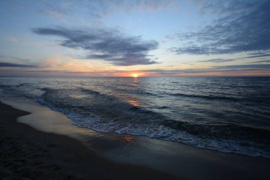 Polonya 'nın Baltık kıyılarında gün batımı