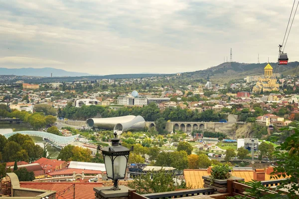 Tiflis Stadtlandschaft Mit Berühmten Sehenswürdigkeiten Brücke Des Friedens Konzert Musiktheater — Stockfoto