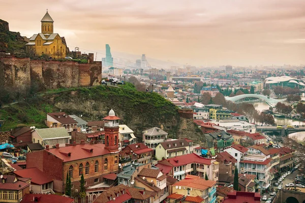 Vista Ângulo Diferente Famoso Distrito Banhos Tbilisi Abanotubani Com Igreja — Fotografia de Stock