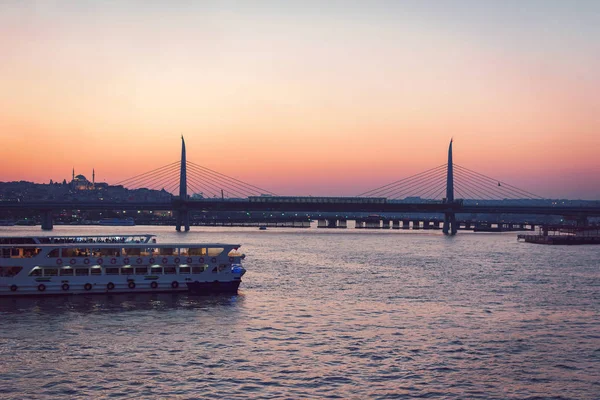 Türkiye, Istanbul Köprüsü'nde Günbatımı