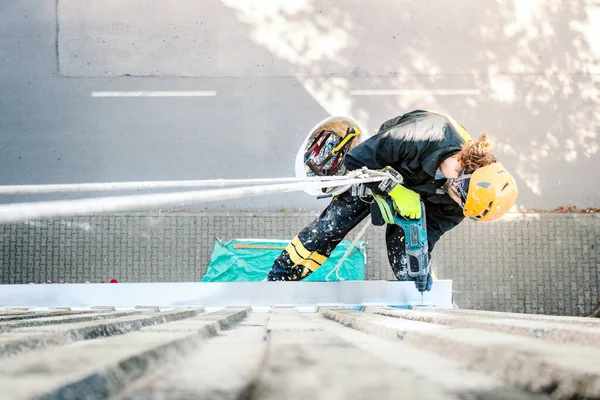 Travailleur Masculin Pendu Projet Accès Par Câble Construction Hauteur Travail — Photo